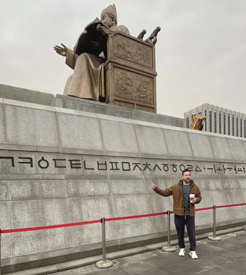 Jjin founder story visual in a Korea street setting